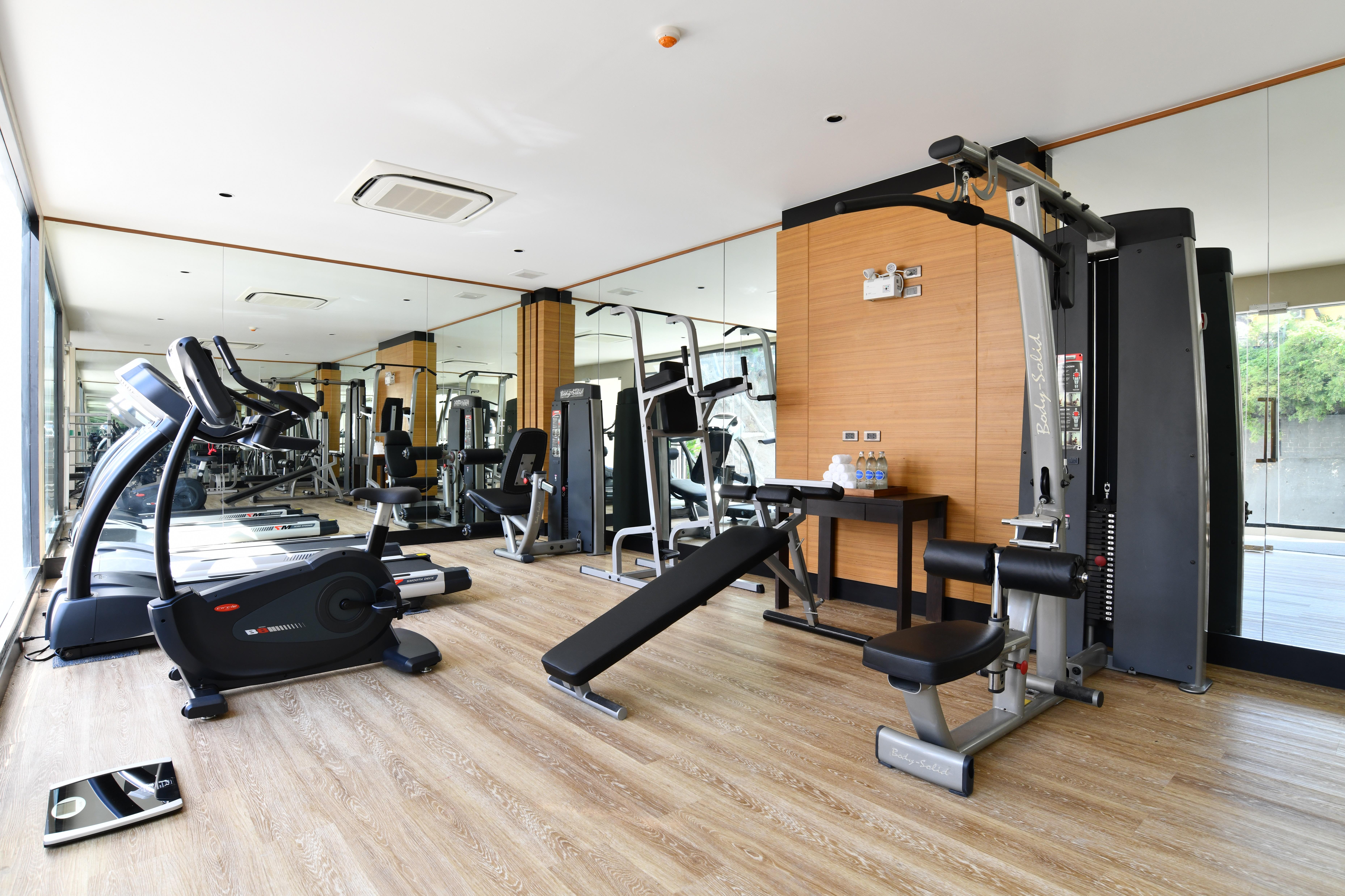 Skyview Resort Phuket Patong Beach المظهر الخارجي الصورة A gym at a hotel