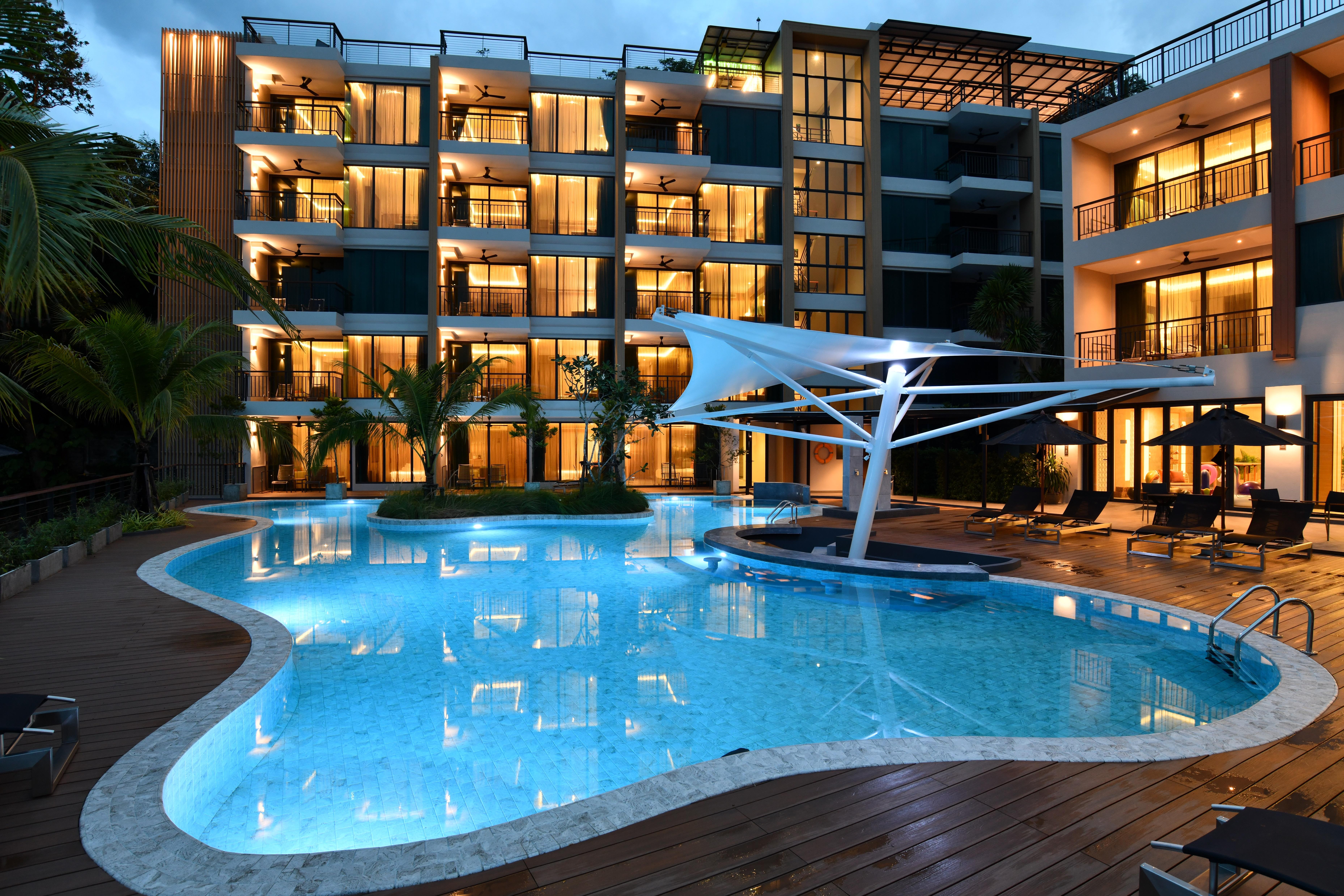 Skyview Resort Phuket Patong Beach المظهر الخارجي الصورة The swimming pool at the hotel