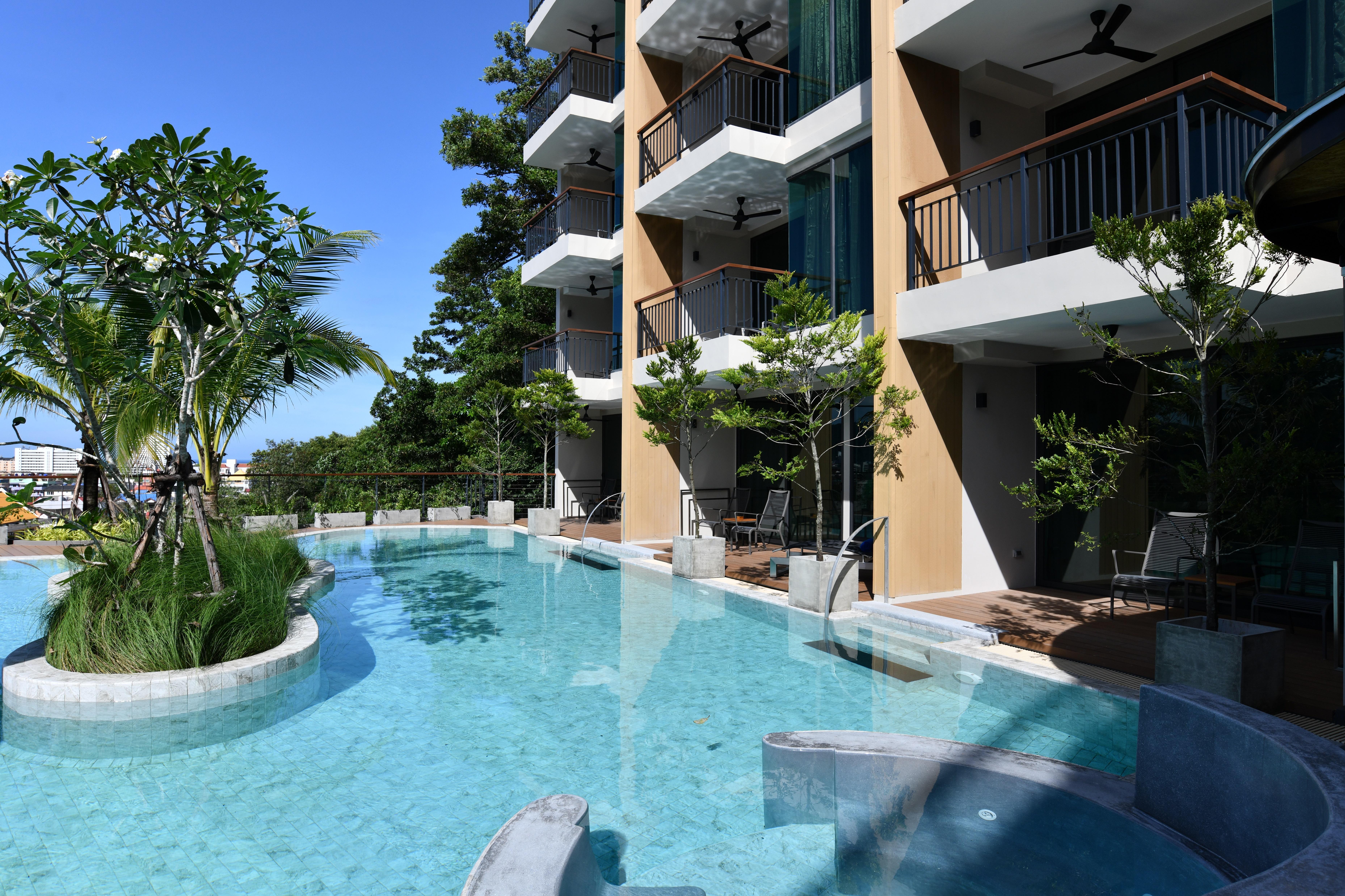Skyview Resort Phuket Patong Beach المظهر الخارجي الصورة The swimming pool at the hotel