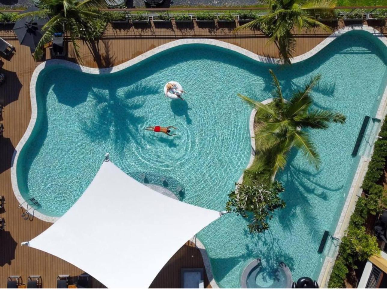 Skyview Resort Phuket Patong Beach المظهر الخارجي الصورة Aerial view of the pool at the Hotel