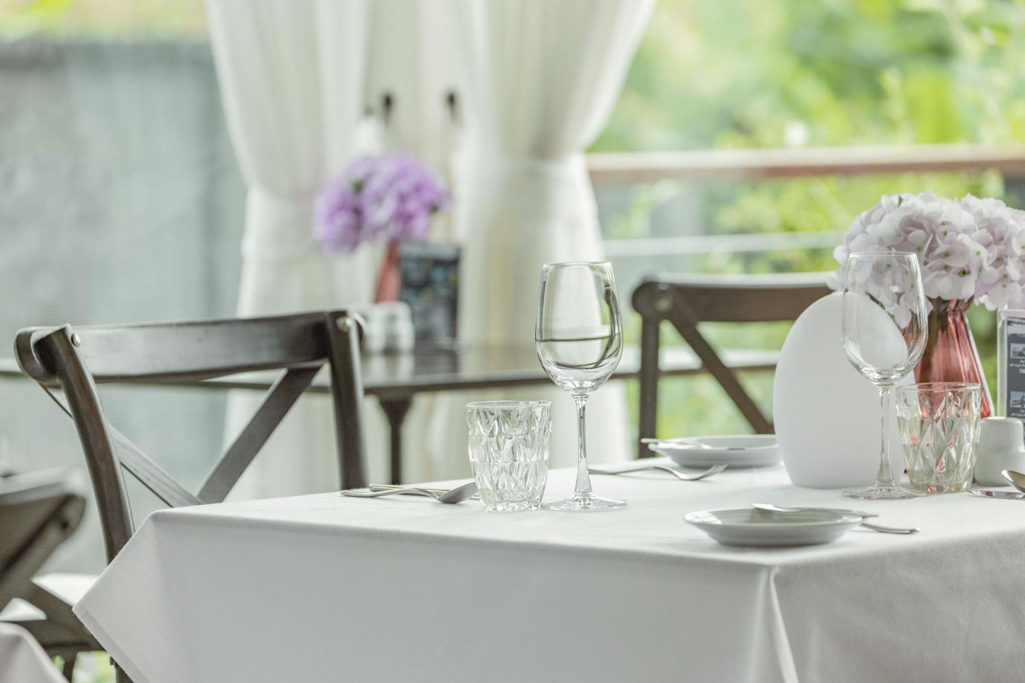 Skyview Resort Phuket Patong Beach المظهر الخارجي الصورة A table set for fine dining