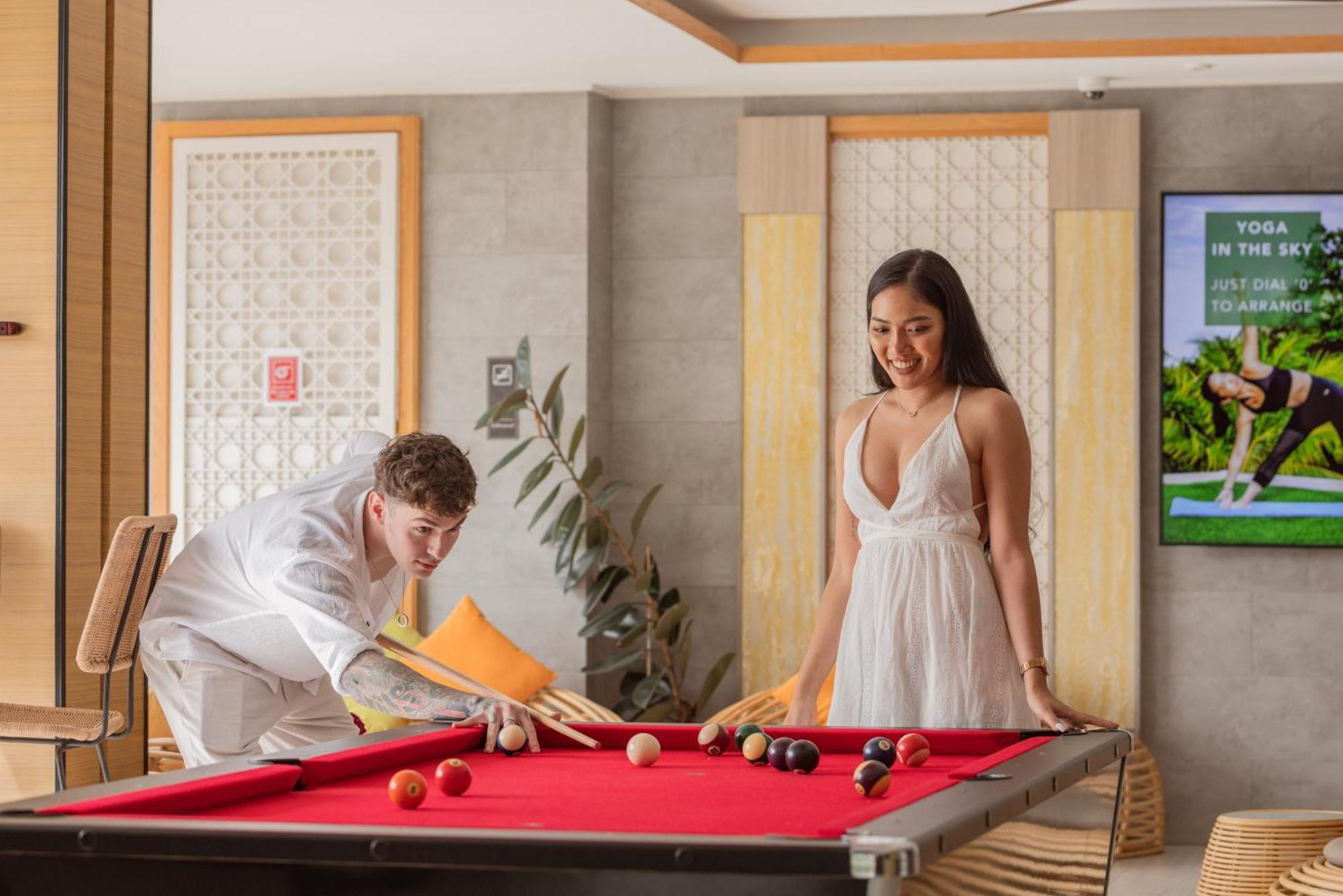 Skyview Resort Phuket Patong Beach المظهر الخارجي الصورة A pool table