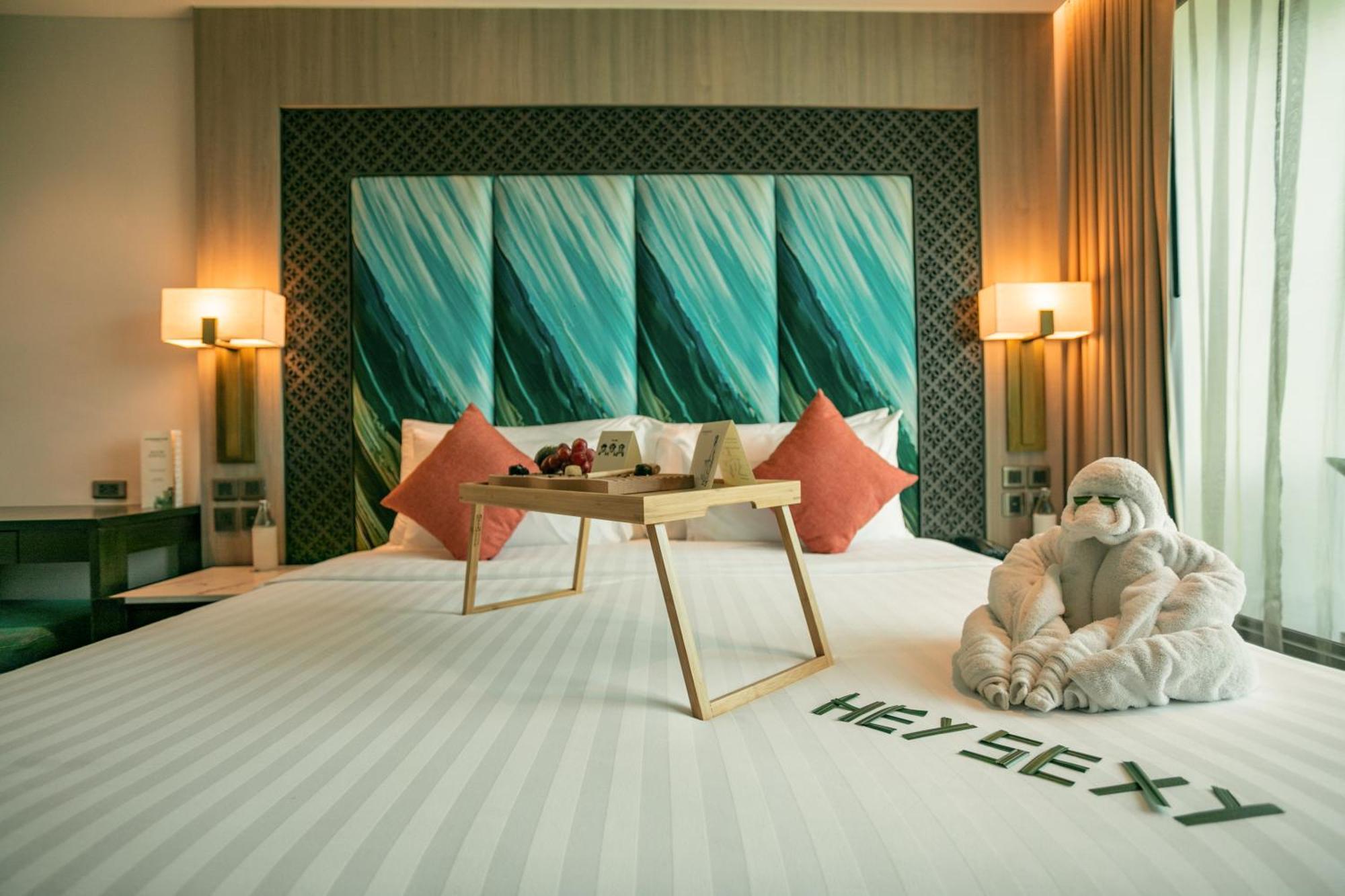 Skyview Resort Phuket Patong Beach المظهر الخارجي الصورة A bedroom at the hotel