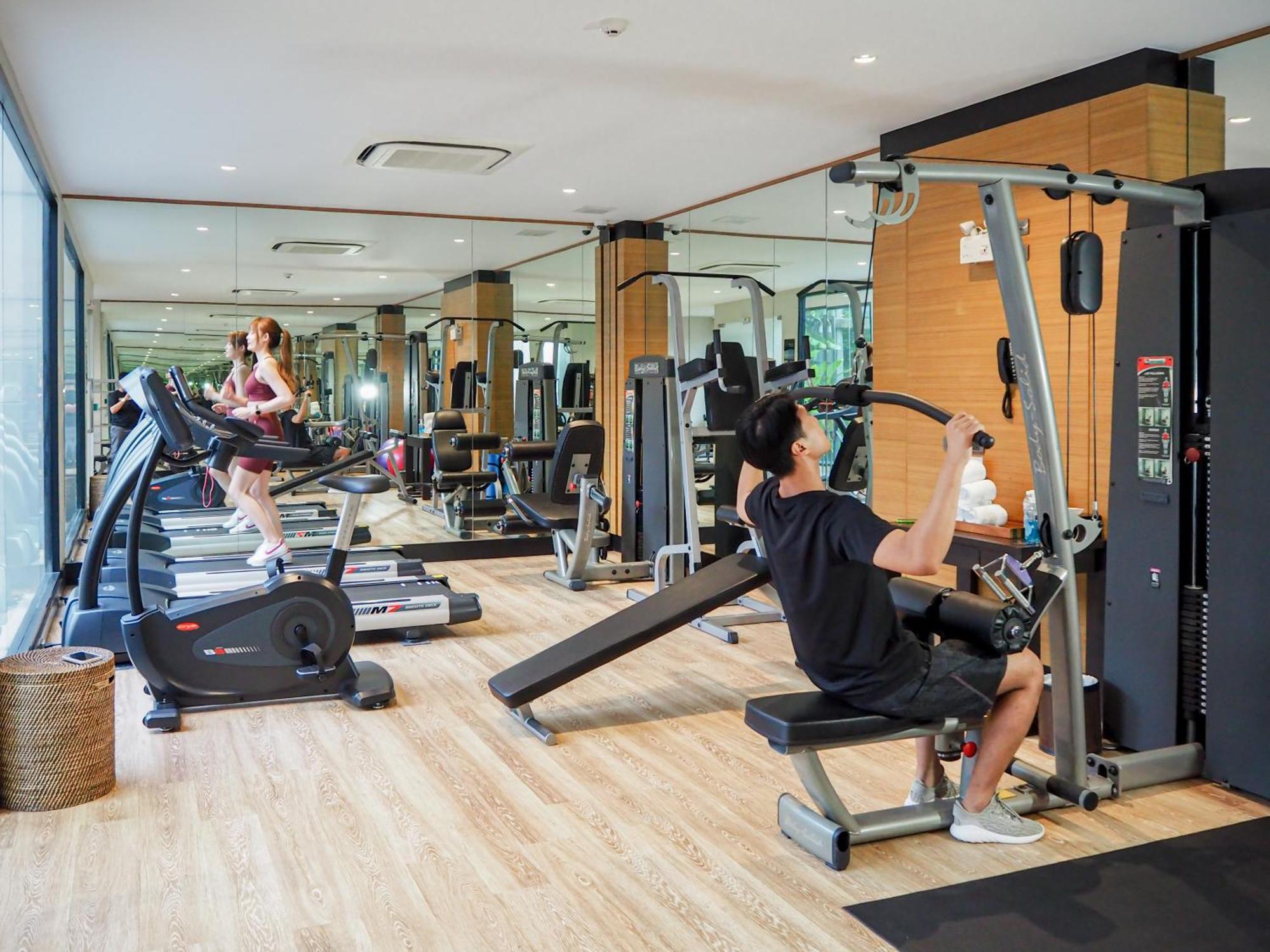 Skyview Resort Phuket Patong Beach المظهر الخارجي الصورة The gym at the hotel