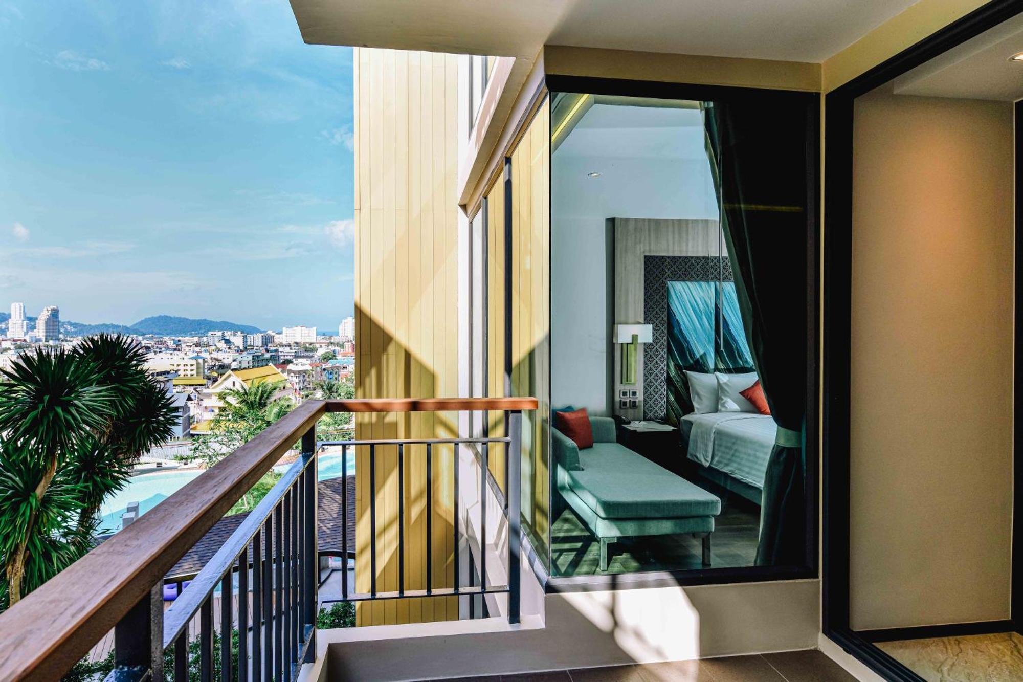 Skyview Resort Phuket Patong Beach المظهر الخارجي الصورة Deluxe Room with balcony