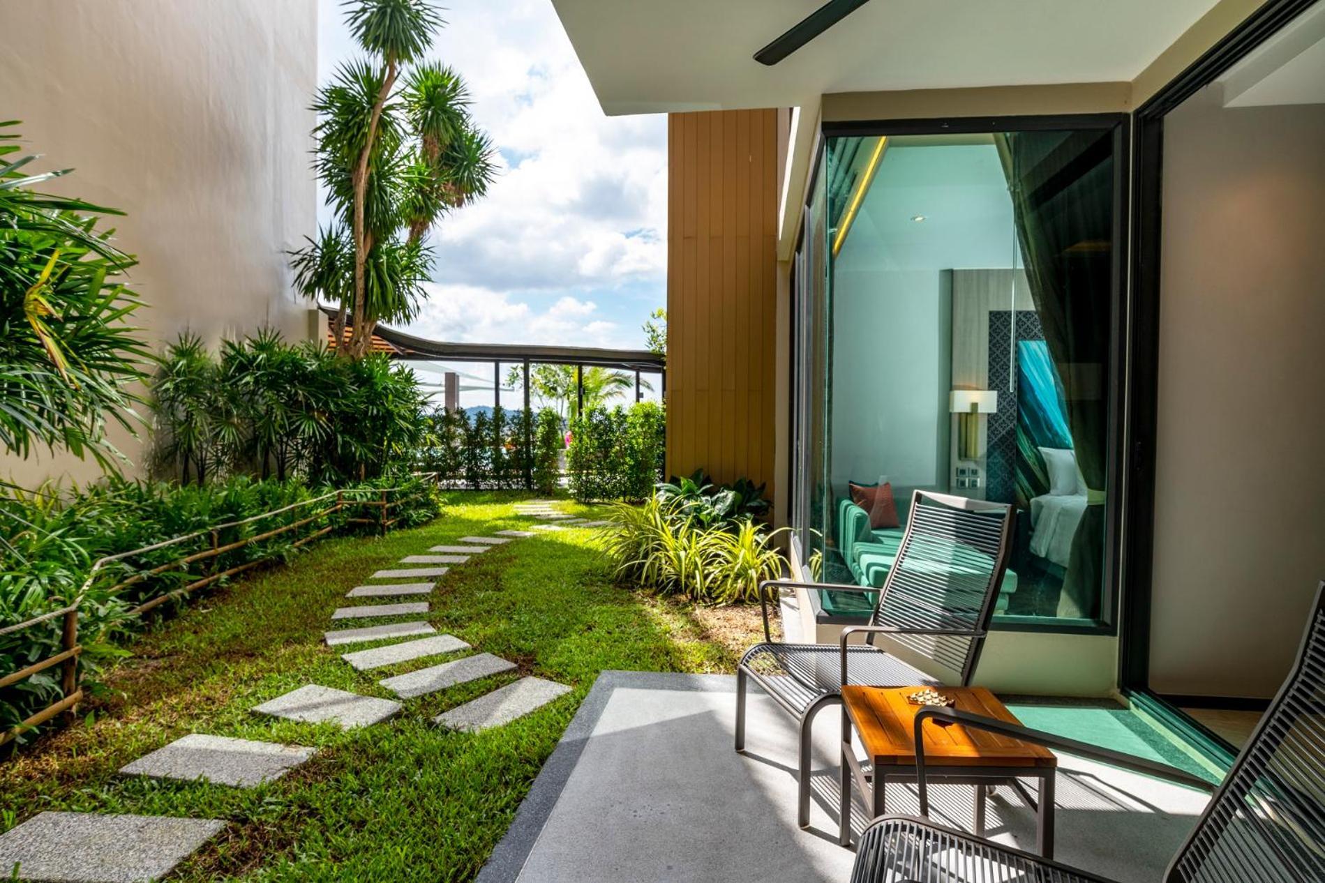 Skyview Resort Phuket Patong Beach المظهر الخارجي الصورة A private garden at a hotel in Thailand